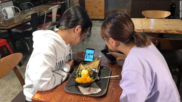 玩手机上瘾怎么办？韩国兴起手机上瘾治疗营方法(图文)
